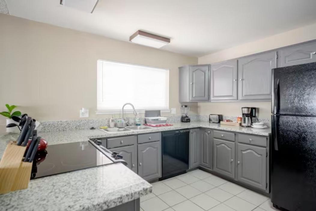 Pool 4 Bedroom 2 Bath Close To Strip Лас-Вегас Экстерьер фото